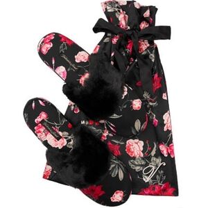 NWT Victoria's Secret Slippers Size L 9-10